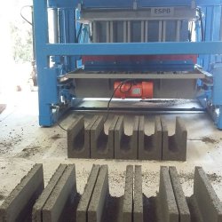 Pondeuse à parpaing et béton à commande manuelle ou automatique - Capacité de moulage 5 blocs de 20 cm - Diwa Espb