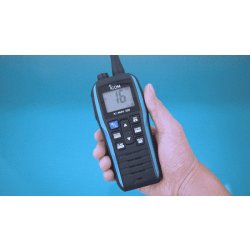VHF marine portable étanche et intuitive IC-M25EURO EVO - légère, compacte, flottante avec écran LCD et charge USB