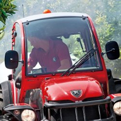 Tgf 10900 r - tracteur agricole - antonio carraro - capacité 2400 kg