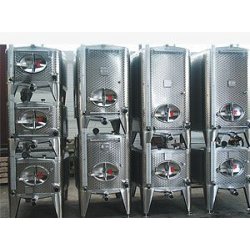 Cuves inox - garde vin avec passerelles inox et tuyauteries