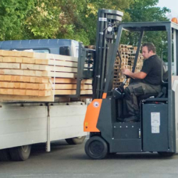 Chariot Multidirectionnel Électrique HUBTEX FLUX pour la manutention de palettes et charges longues en Isère et Rhône   -  disponible en achat neuf et en location de courte à longue durée