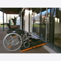 Rampe d'accès pmr pliable amovible