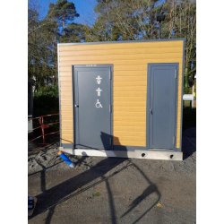 Module sanitaire avec lave-mains et lavage sol automatiques - Dimensions 3,05m x 2,45m - Dalle béton carrelée