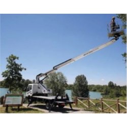 Scorpion 1812 sur nissan camion nacelle - oil & steel france - 17,8m