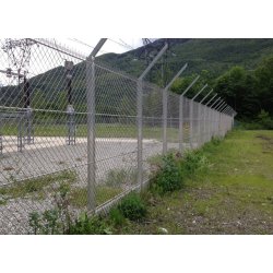 Clôture grillagée EDF type BD2 - hauteur 2.60m avec dalles de soubassement en béton et grillage ondulé