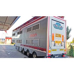 Camion bétaillère - Özsan - 15 500 kg - châssis résistant, climatisation, ventilateur et système auto hydraulique