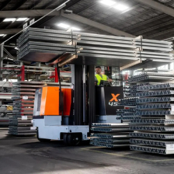 Chariot Multidirectionnel Électrique  avec une Capacité de levage  jusqu'à 4,5 tonnes en Isère et Rhône - Alpes  -  disponible en achat neuf et en location de courte à longue durée