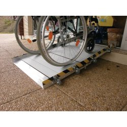 Rampe d'accès ERP pliante en aluminium - 02051 - antidérapante, robuste et facile à manipuler