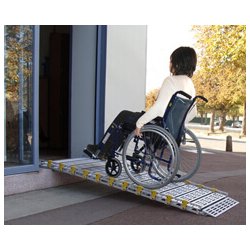 Rampe pour handicapé en aluminium - largeur 910mm - pente de 5% - surface antidérapante