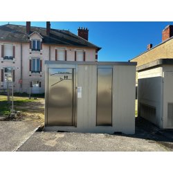 Cabine PMR avec mur urinoir disponible en version manuelle, semi-automatique ou automatique - réf. 2073