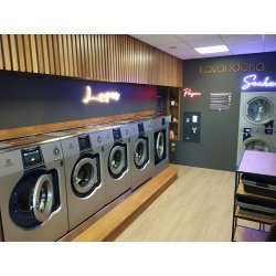 Laverie automatique intérieure en libre service