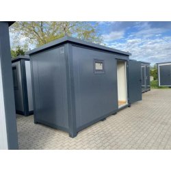 Conteneur sanitaire accessible 4×2 - Adapté PMR avec barres d'appui, lavabo et rampe d'accès