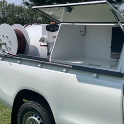 Hydrocureur combiné 4x4 Toyota Hilux - Assainissement, débouchage et nettoyage des réseaux d'égouts - Débit de 90 L/min à 175 bars, à 37 L/min à 400 bars