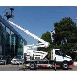 Snake 2010 h plus sur iveco camion nacelle - oil & steel france - 20m