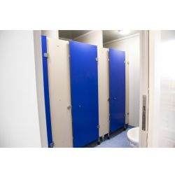 Bungalow vestiaire neuf avec wc et douches