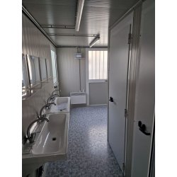 Bungalow sanitaire de chantier DX, avec 2 lavabos, 2 douches, 1 urinoir et 2 wc à l'anglaise - Jusqu'à 12-20 personnes