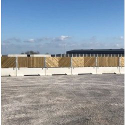 Palissade en bois vertical conçue pour les professionnels du bâtiment, des travaux publics, des collectivités