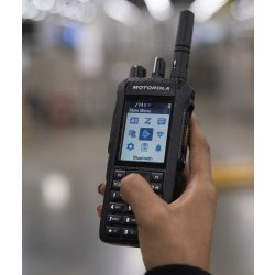 Portatif radio DMR Motorola R7 - Audio clair et robuste avec GPS, Bluetooth et Wi-Fi