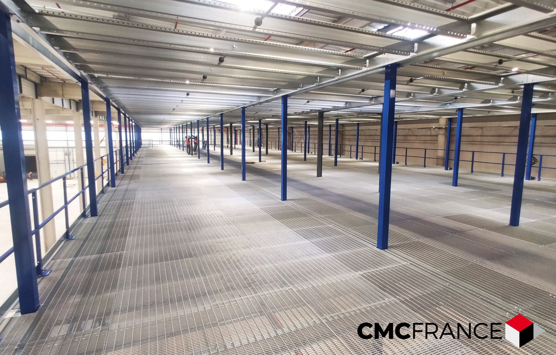 Mezzanine industrielle économique et résistante - Sur mesure par CMC France - Optimise zones de travail et stockage_3