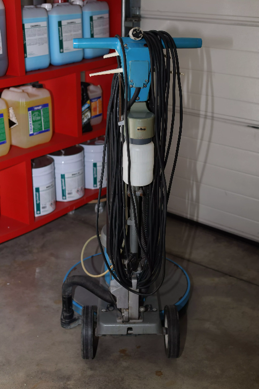 Monobrosse Nilco 401 avec aspiration intégrée_3