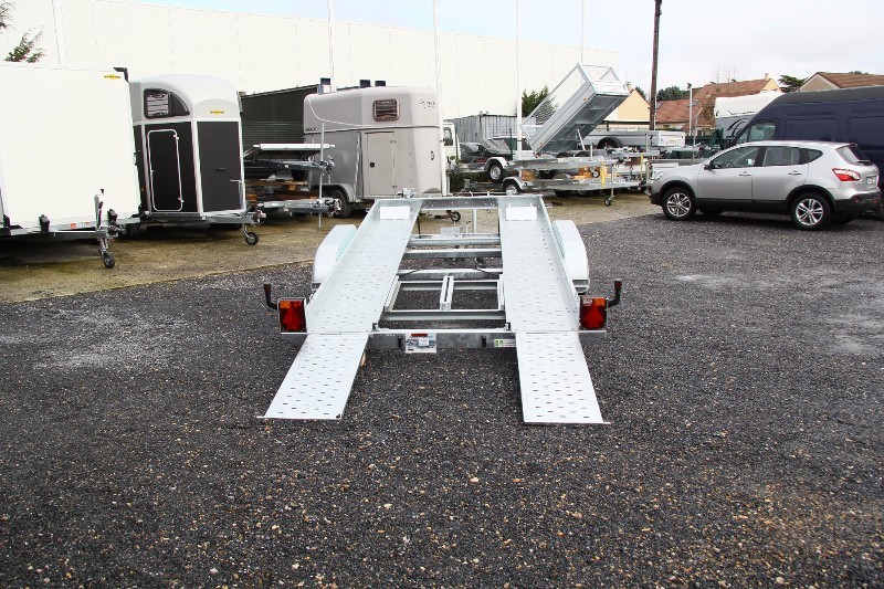 Porte voiture avec roues extérieures et éclairage encastré puissant