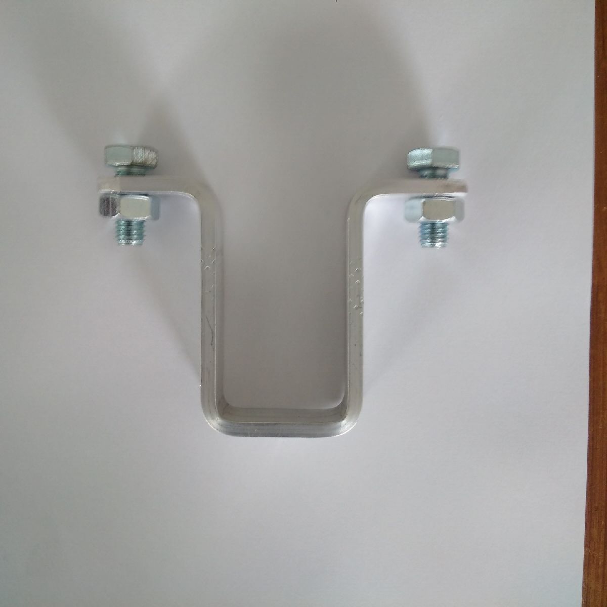 Système de fixation pour plaques de rue, modèle bride inversée 40 x 80 mm