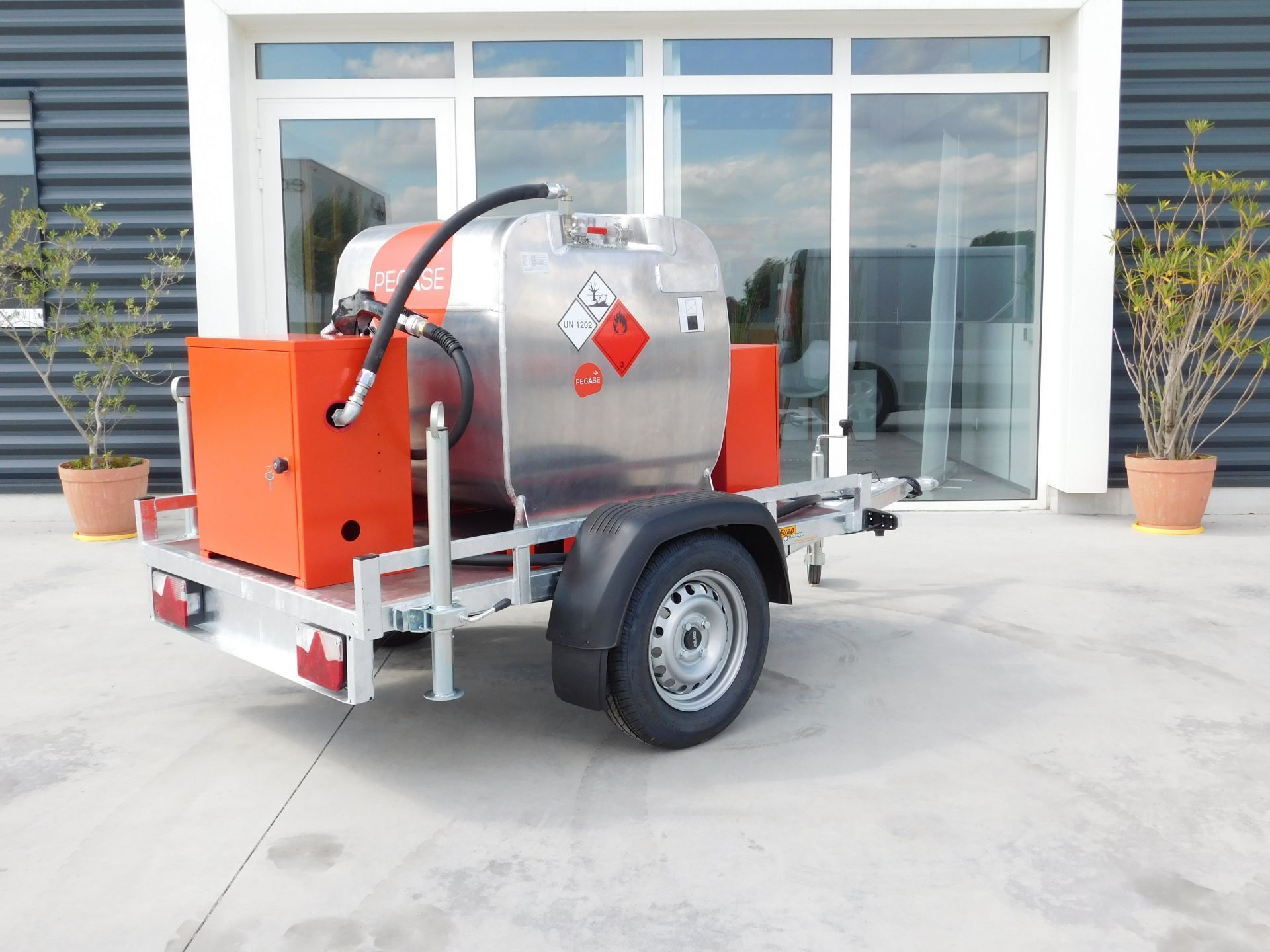 Remorque citerne pour distribution de carburant sur chantier