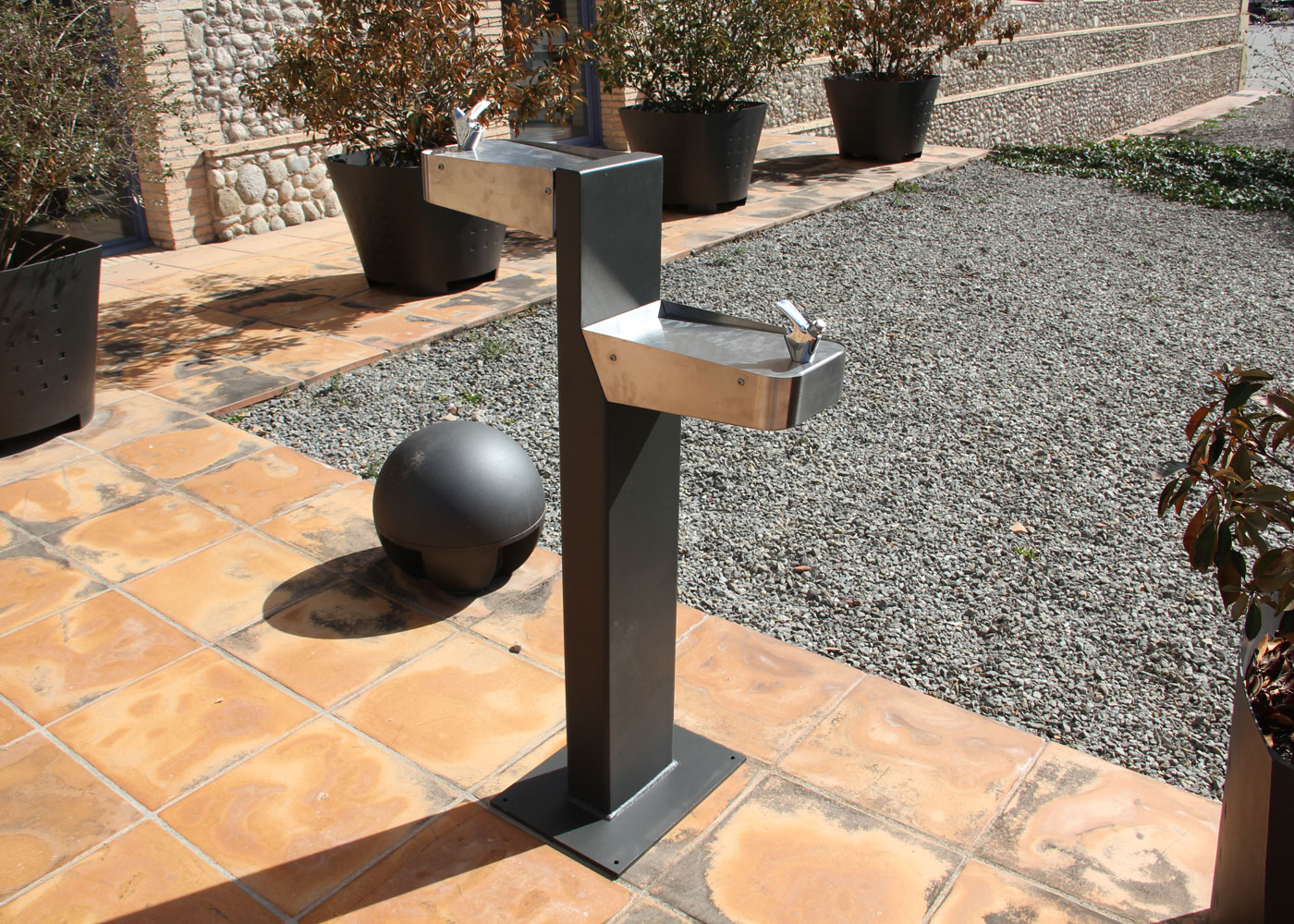 Fontaine écologique en acier Tree UM555 avec finition durable