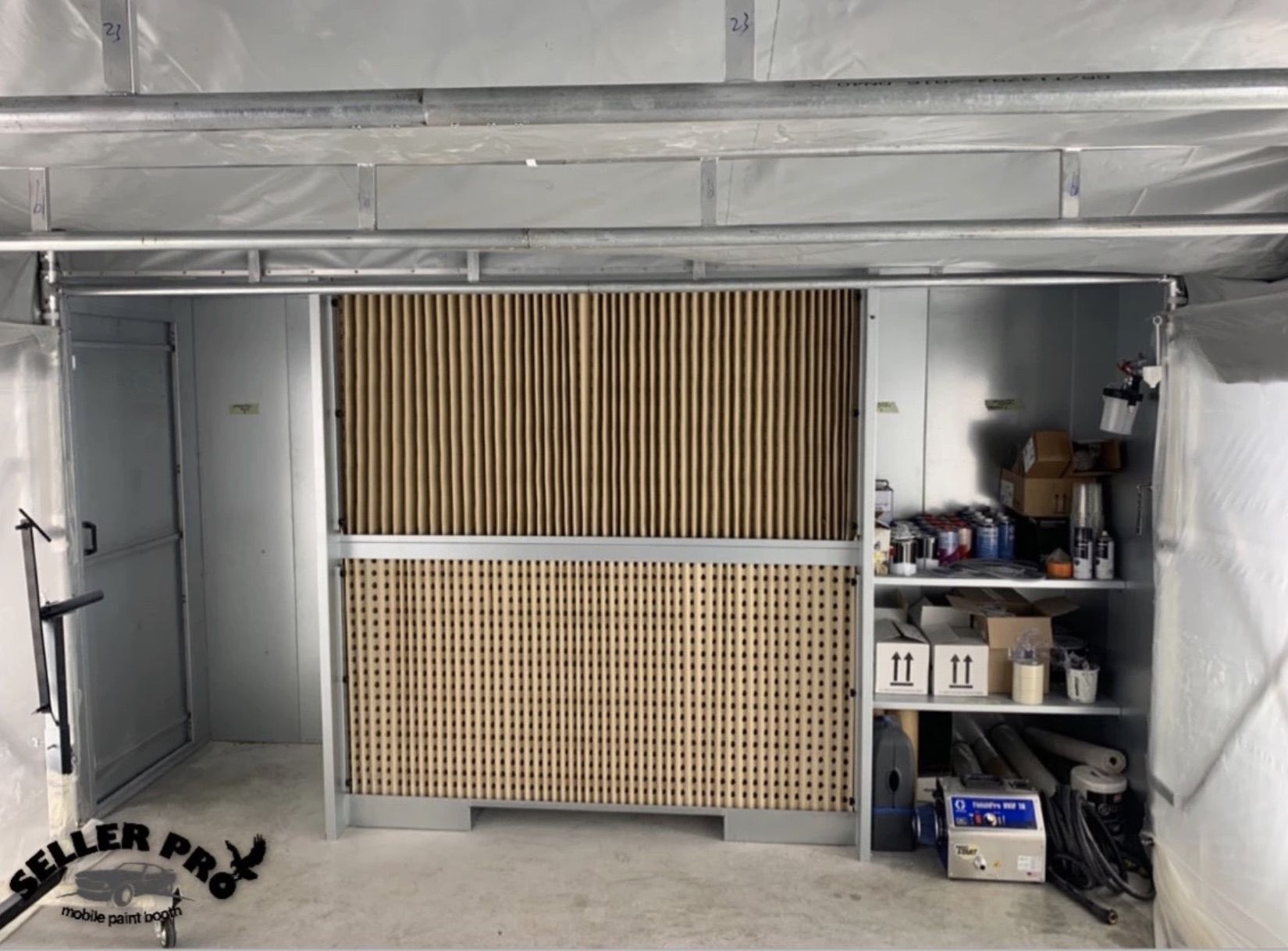 Poste de travail intégré avec table de mélange pour cabine de peinture