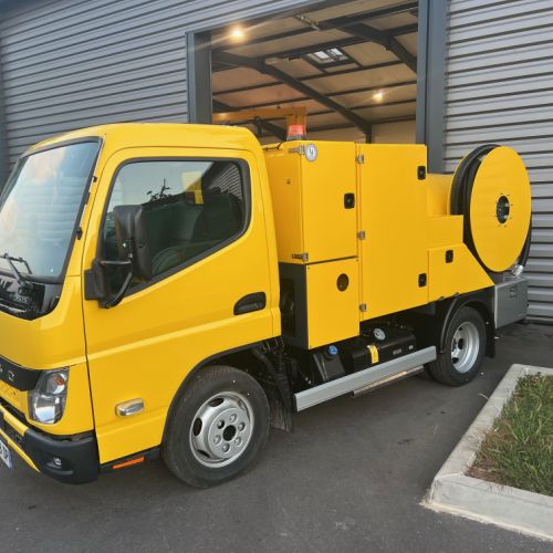 Combiné hydrocureur grande capacité 3.5T - Fuso Canter - Cuve 2300L - Débit 90 L/min à 175 bars à 37 L/min à 400 bars_3