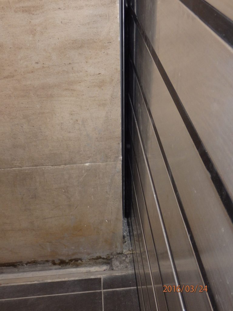 Dispositif anti-inondation démontable non mobile submersible - Flo-Dem 100 - 4 côtés - Protection sur mesure pour locaux et parkings_3