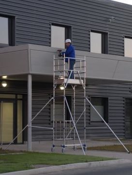 Échafaudage roulant aluminium insider 120 SX pliant - Tubesca-Comabi - Hauteur de travail max. 7,70 m, garde-corps X-UP, stabilité optimale_3