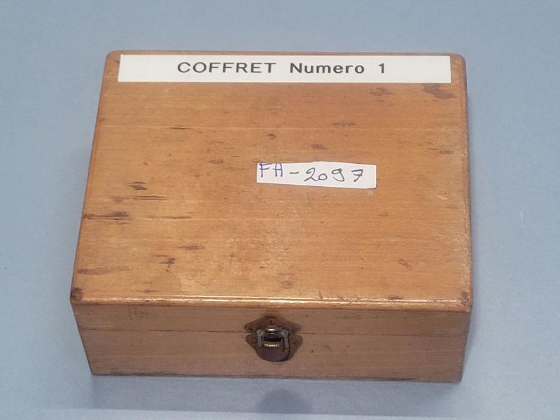 Coffret de 16 poids d'étalonnage antique / vintage de laboratoire 5mg à 100g_3