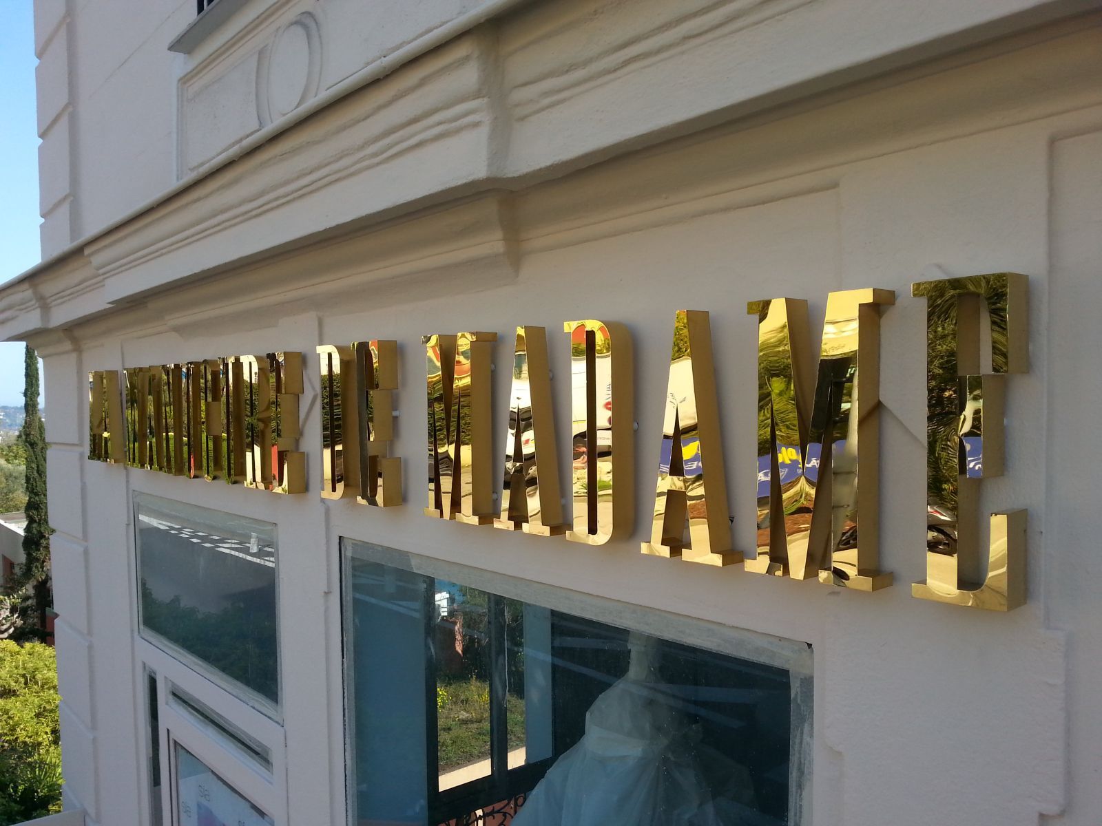 Lettrage métallique 3D noir miroir