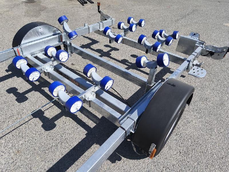 Porte bateau multi-rouleaux GALAXY - GE13 - PTAC : 1350Kg - 1 essieu - Sun Way - Reference -FOURGON_C500_ALU_3