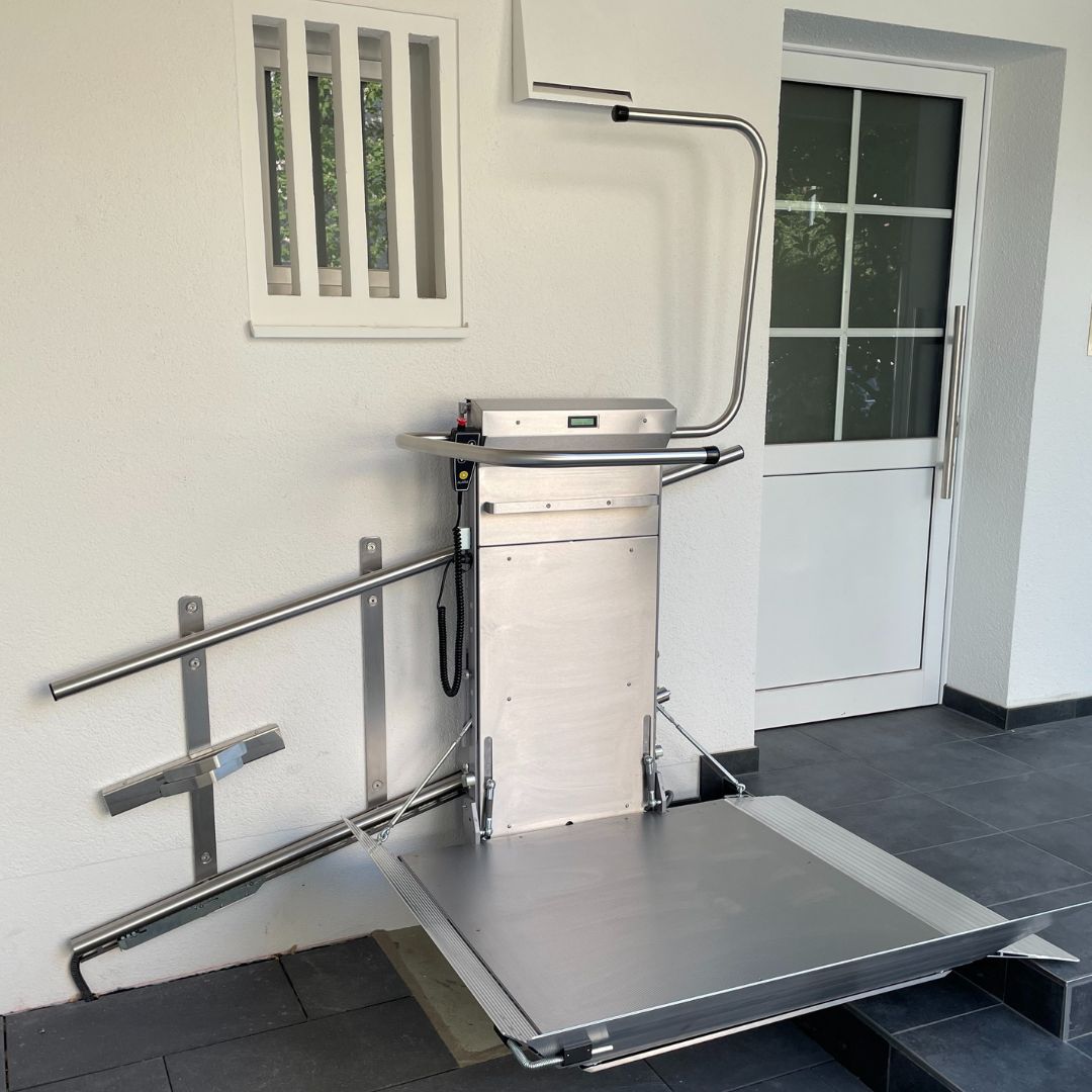 Plateforme élévatrice oblique pour personne élévatrice sur escalier droit - LEHNER Delta_3