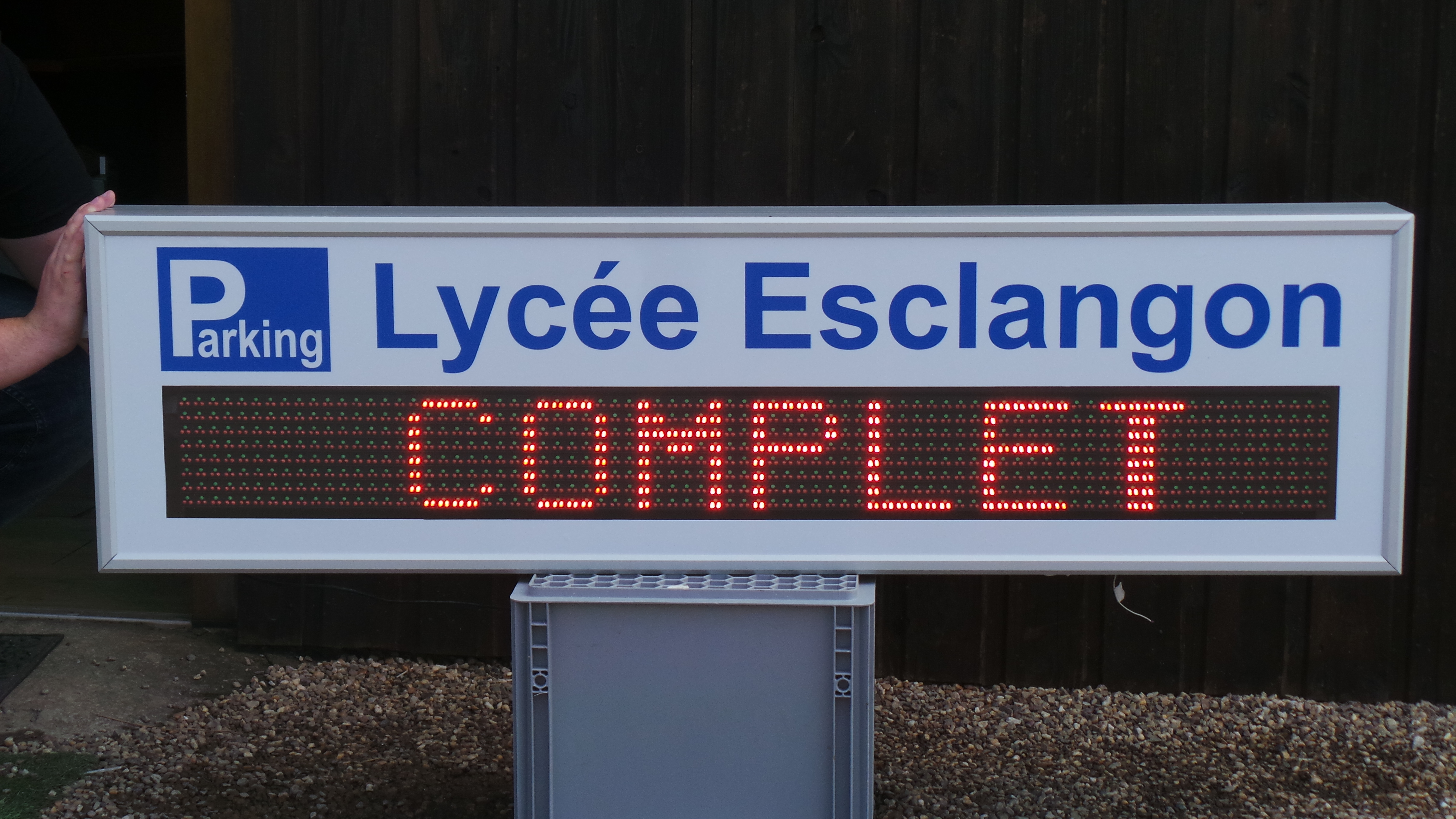 Système de gestion de parking composé d'un ou plusieurs afficheurs de 7 couleurs idéale pour les centres commerciaux, les entreprises, ...- MATPARK_3