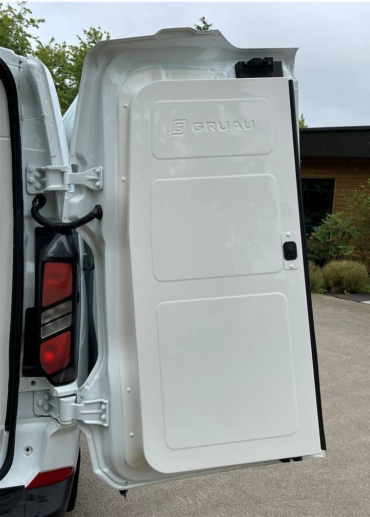 Véhicule frigorifique avec cellule intégrée IsoCity 3,6 ou 4,3 m3 -  Ford Custom - Froid positif ou négatif_3