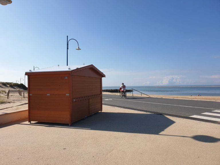 Chalet en bois pliable de 3 mètres de façade pour marchés de Noël  ou galeries marchandes_3