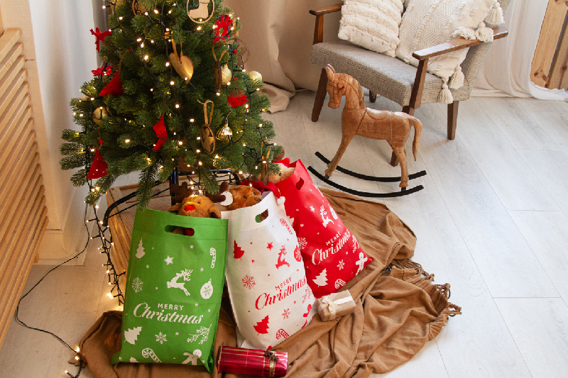 Tote bag publicitaire en intissé RPET - motif de Noël - anses pré-découpées - 80 g/m²_3