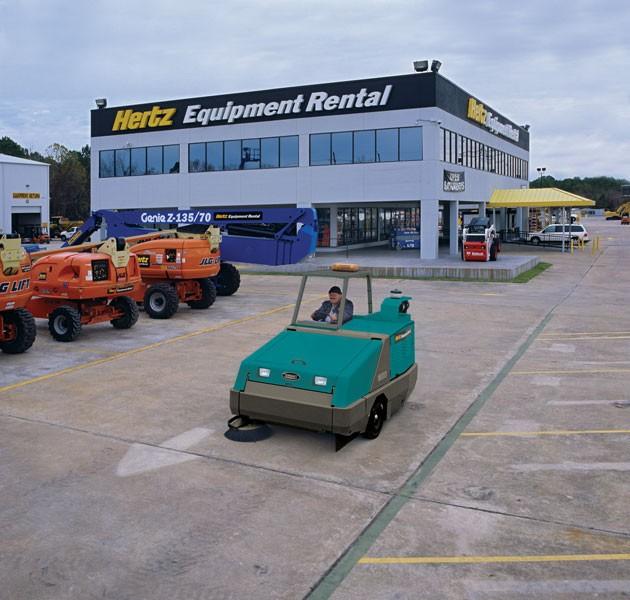 800 Balayeuse TENNANT autoportée industrielle_3