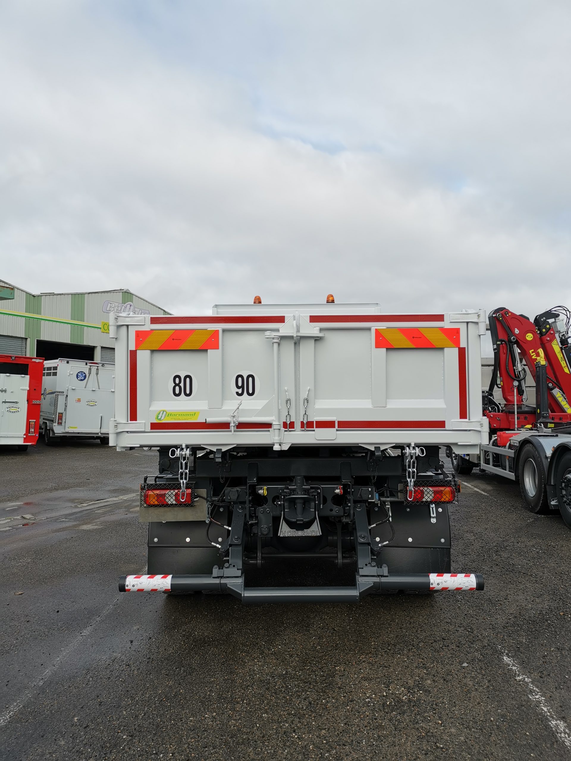 Bi-benne avec côtés en acier HARDOX 450 de 4mm