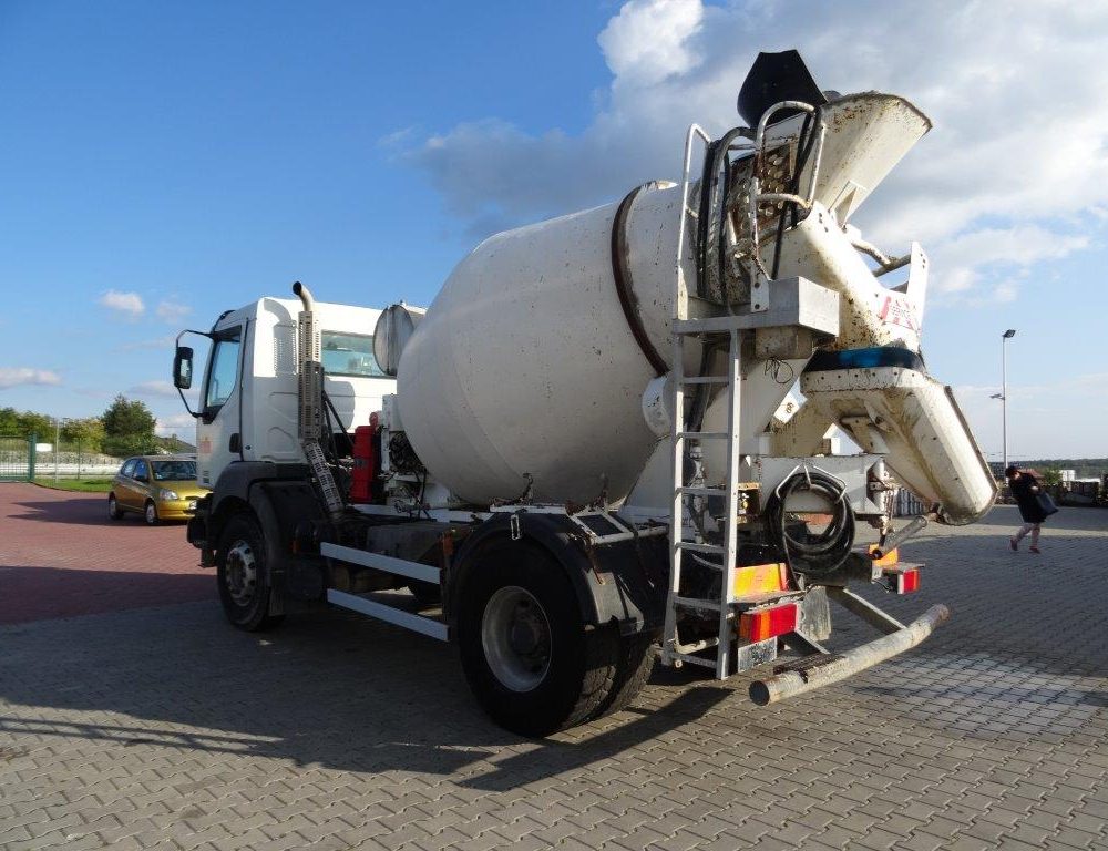 Malaxeur Renault 370 DCI de 2003 avec kilométrage de 315991 km