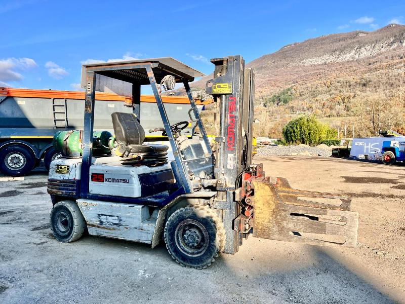 KOMATSU chariot élévateur à gaz fg25t-11e (avec pince)_3