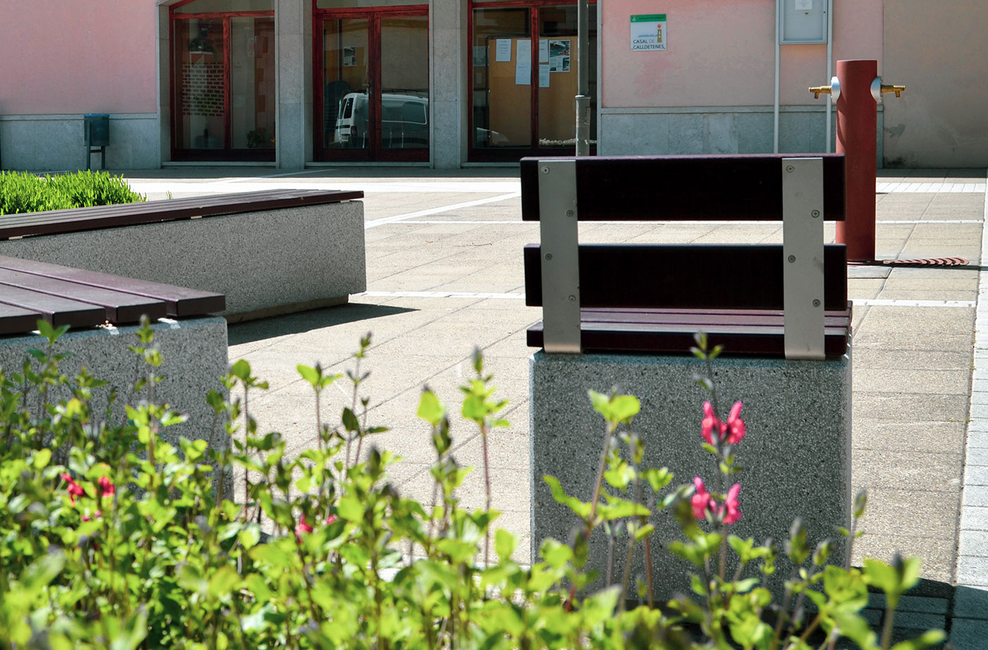 Chaise Kube P UM372SLP - béton préfabriqué gris granite avec lattes en bois tropical traité_3