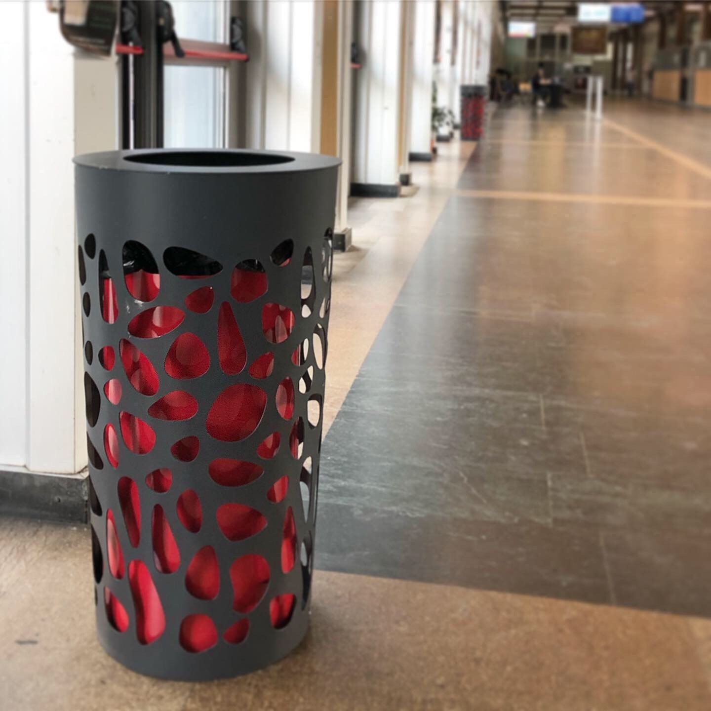 Corbeille Claps Conic - Poubelle publique 80L - The Italian Lab - Design en acier découpé au laser_3