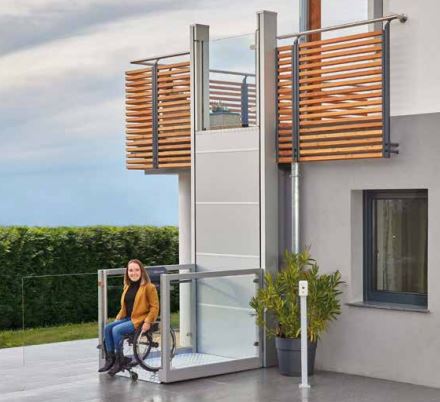 Plateforme  monte-escalier ouverte, compacte, polyvalente,   robuste avec technologies conviviales  - Hauteur de transport de 600mm à 3000mm - UnaPorte_3