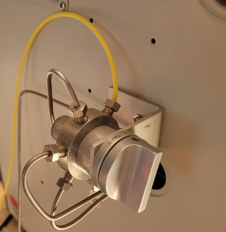 Chromatographe gazeux SHIMADZU GC-14B_3