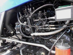 Tracteur agricole homologué route avec pneus radiaux et siège suspendu