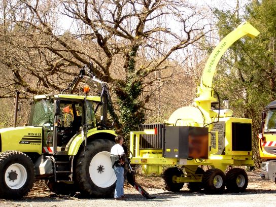 Broyeur de branches à 6 couteaux radiaux de 450 mm  - SUPER-PAIN 1300T option T sur essieu agricole_3